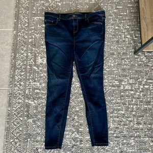 Torrid Mid Fit Super Skinny Jeans size 16R